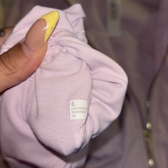 Lululemon - Picture 4 of 6